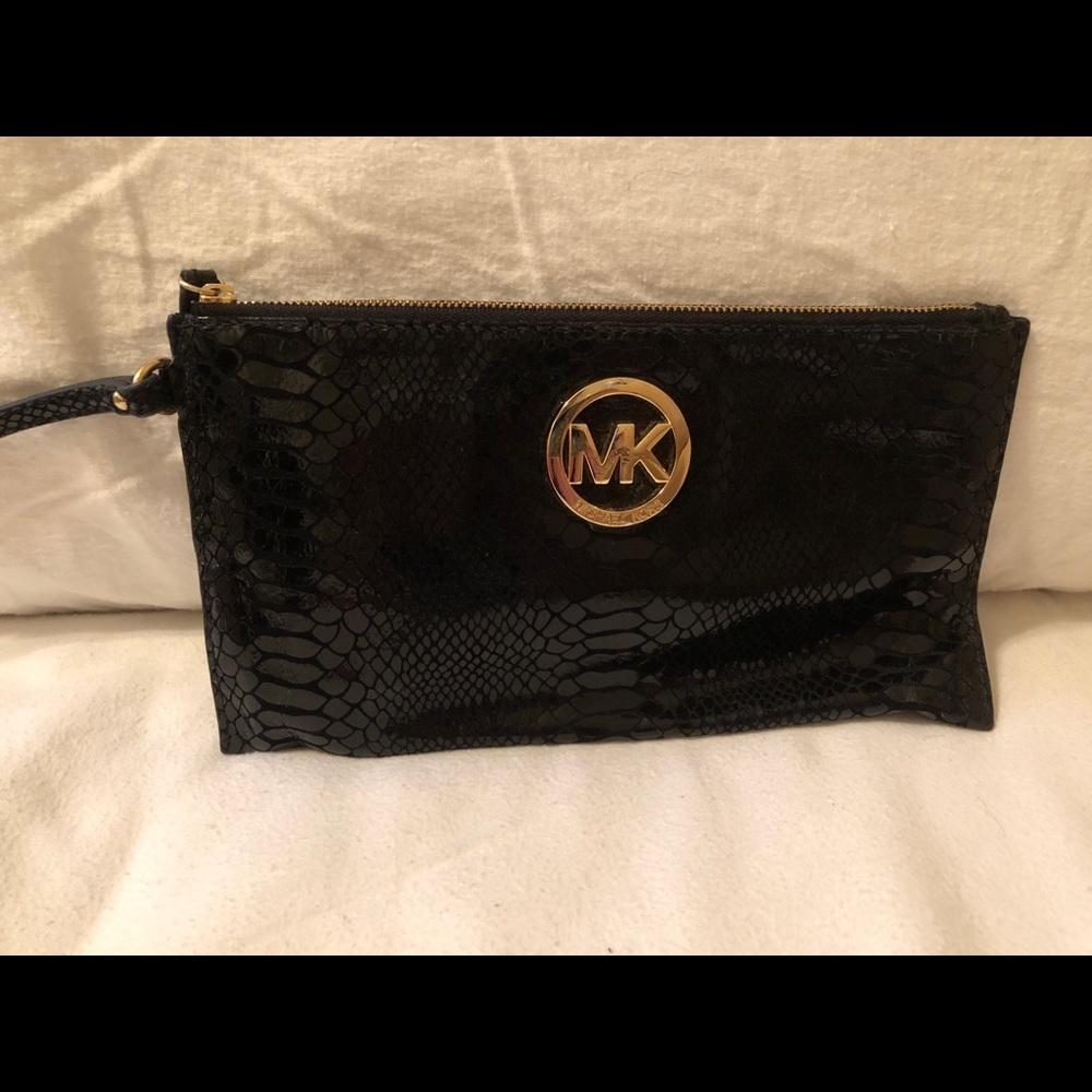 Michael kors wristlet